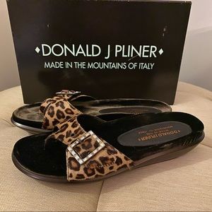 Donald J Pliner leopard slides